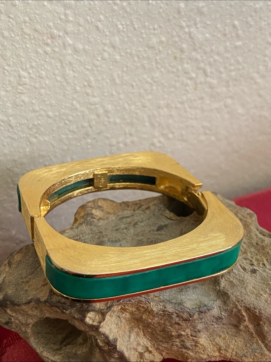 Vintage Jewelry - Vintage 70s  Gold Brushed & Green Acrylic Hinged Square Clamper Bracelet